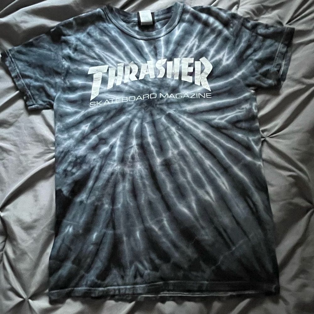 thrasher blue and white tie dye tee